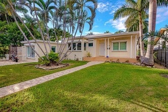 1325 Marseille Dr in Miami Beach, FL - Building Photo - Building Photo