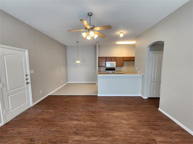 209 Deborah Ln in Crowley, TX - Foto de edificio