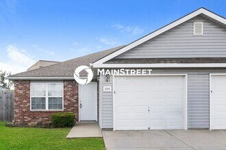 209 Palmer Ct in Pleasant Hill, MO - Building Photo - Building Photo