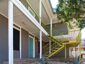 Flats At The Cameron in Austin, TX - Foto de edificio - Building Photo