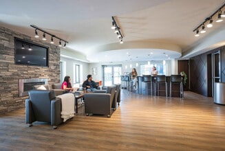 King Street Towers - Student Living in Waterloo, ON - Building Photo - Building Photo