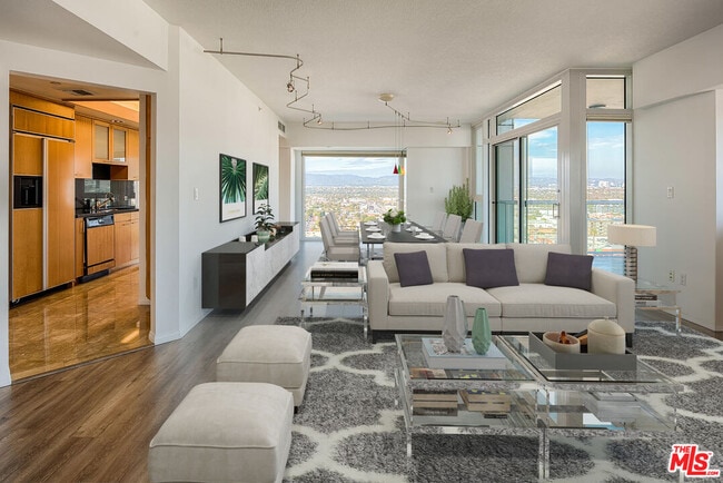 13600 Marina Pointe Dr in Marina Del Rey, CA - Foto de edificio - Building Photo