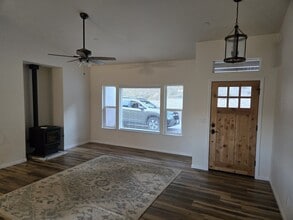 39034 CA-41 in Oakhurst, CA - Building Photo - Building Photo