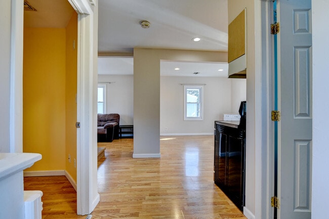 24 Bond St, Unit 1 in Wallington, NJ - Building Photo - Building Photo