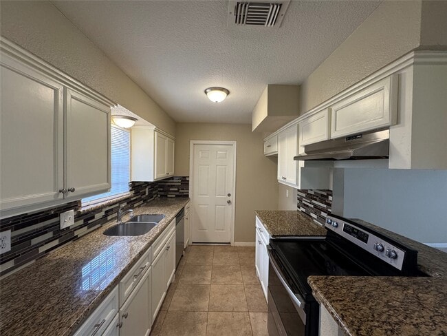 7330 Nodding Pines Ln