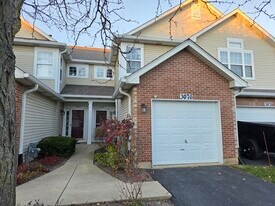 3076 Kentshire Cir in Naperville, IL - Building Photo
