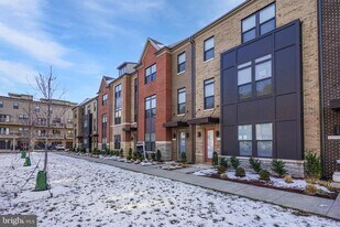 44734 Roosevelt Sq in Ashburn, VA - Building Photo