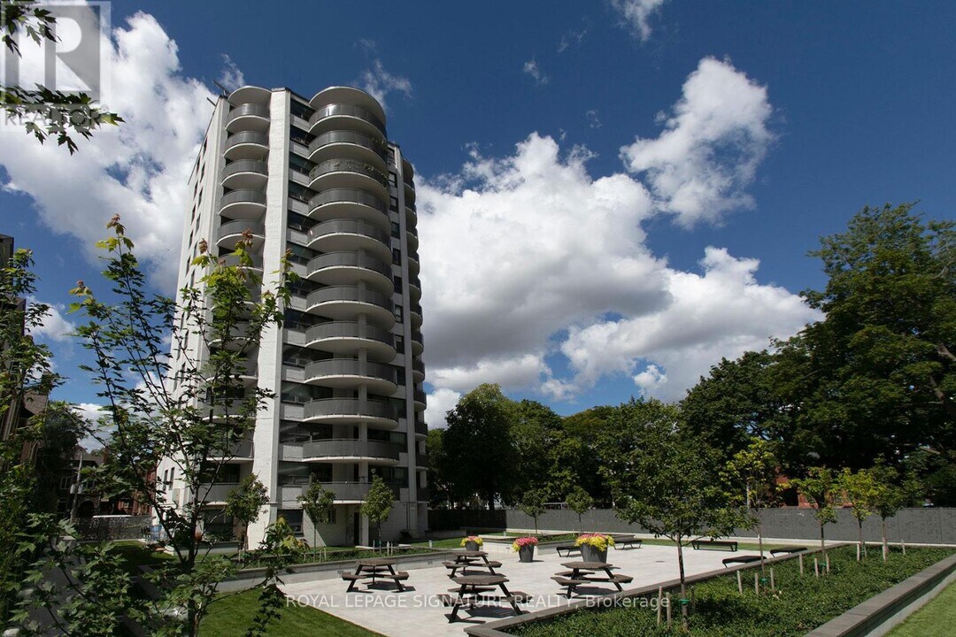 485 Huron St in Toronto, ON - Building Photo