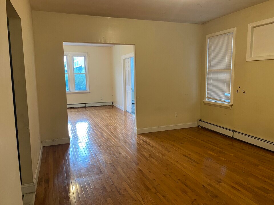 307 Goldsmith Ave, Unit 3 in Newark, NJ - Building Photo