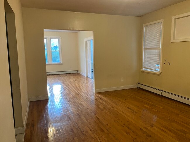307 Goldsmith Ave, Unit 3