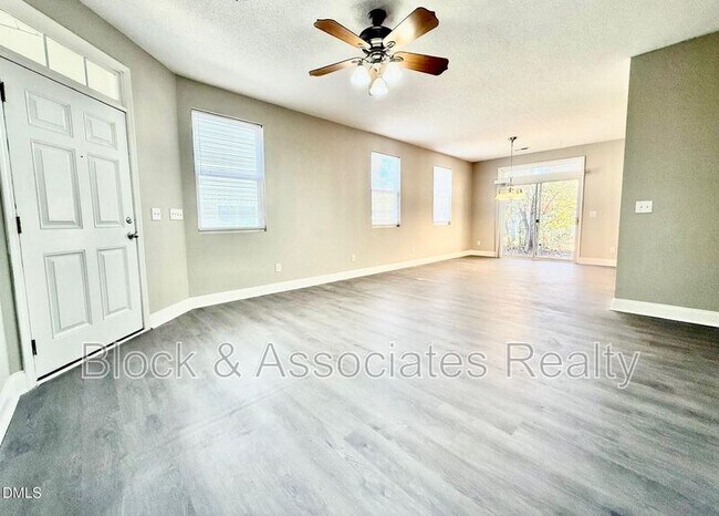 205 Trayesan Dr in Holly Springs, NC - Building Photo - Building Photo