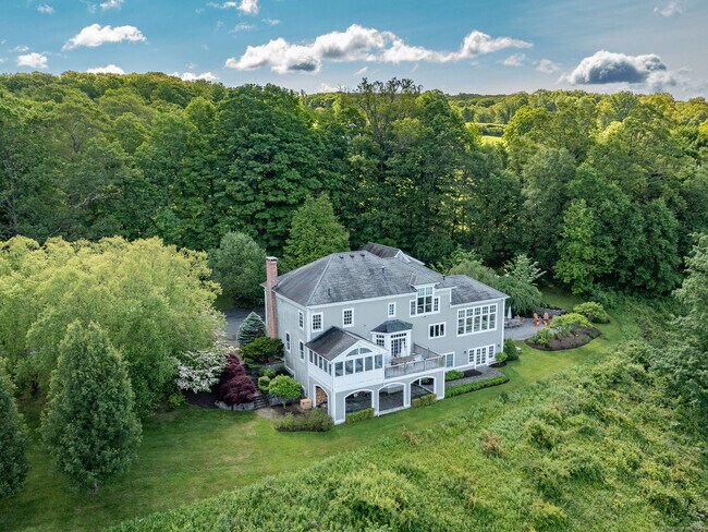 293 Lake Rd in Warren, CT - Building Photo - Building Photo