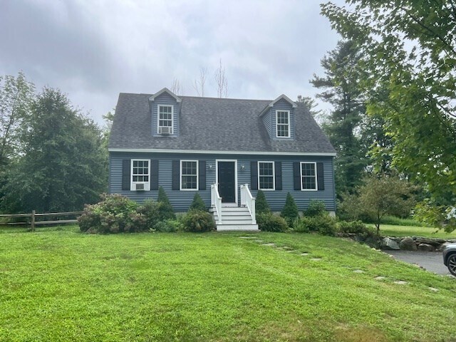 10 Hoffman Farm Rd in Franklin, MA - Building Photo