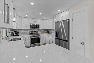 8 Woodsia Rd in Narragansett, RI - Building Photo - Building Photo