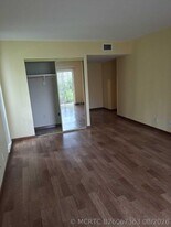 108 W Greenway Dr in Royal Palm Beach, FL - Building Photo