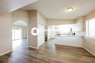 337 W Kristal Way in Phoenix, AZ - Building Photo - Building Photo