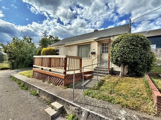 1137 Naval Ave in Bremerton, WA - Building Photo - Building Photo