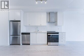 55 Duke St W in Kitchener, ON - Building Photo - Building Photo