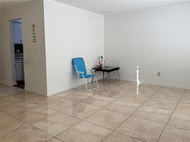 9109 W Hillsborough Ave in Tampa, FL - Building Photo - Building Photo