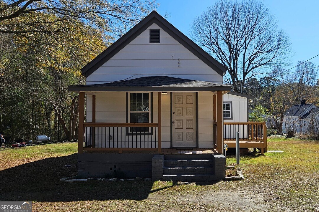 50 Sargent Tigner St in Newnan, GA - Building Photo