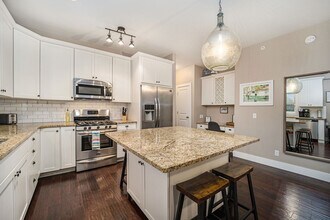 115 E Eighth St, Unit Ivy in Traverse City, MI - Building Photo - Building Photo