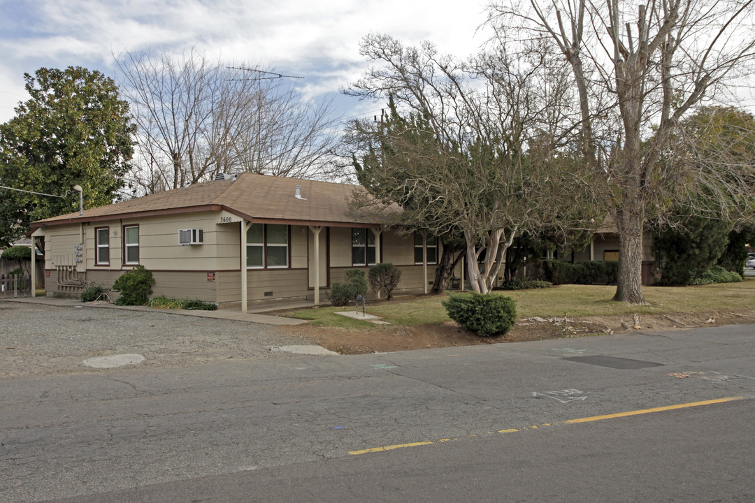 Morse Garden Apartments in Sacramento, CA - Building Photo