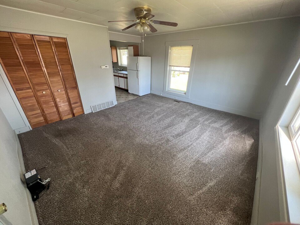 603 Palmer St in Miles City, MT - Building Photo