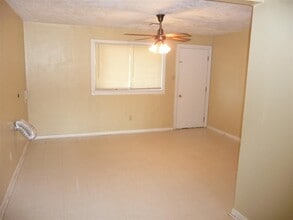 2211 NW Crosby Ave in Lawton, OK - Foto de edificio - Building Photo