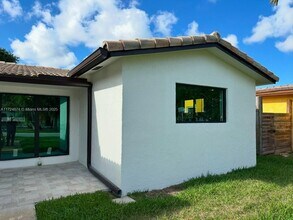 5209 Cleveland St in Hollywood, FL - Building Photo - Building Photo