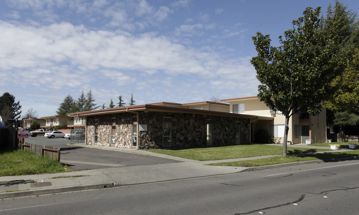 La Vista Apartments in Napa, CA - Building Photo