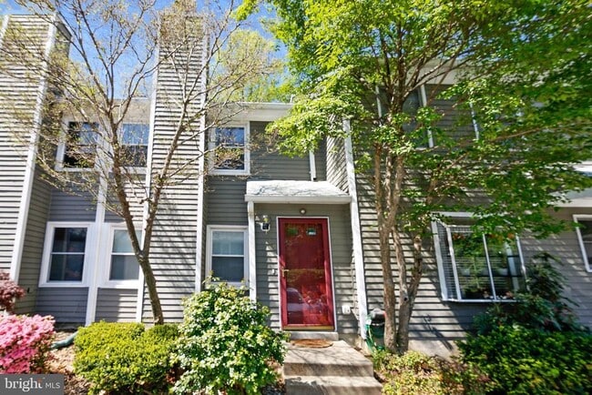 property at 19 Janwall Ct