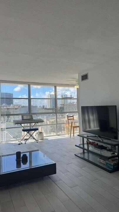 851 Three Islands Boulevard in Hallandale Beach, FL - Building Photo