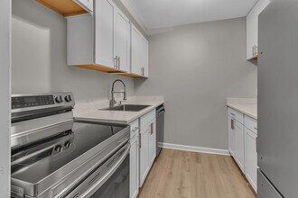 116 Harding Pl in Nashville, TN - Building Photo - Building Photo