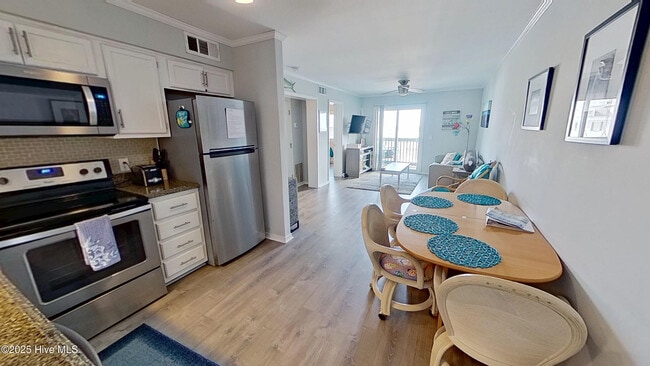 1404 Canal Dr in Carolina Beach, NC - Foto de edificio - Building Photo