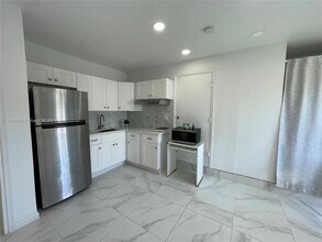 3403 SW 150th Ct-Unit -1 in Miami, FL - Foto de edificio - Building Photo