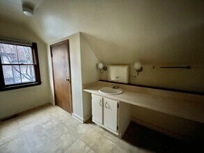 652 University Ave, Unit 652.5 in Rochester, NY - Foto de edificio - Building Photo