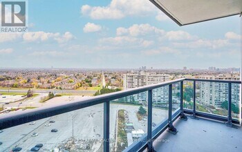 50 Upper Mall Wy in Vaughan, ON - Building Photo - Building Photo