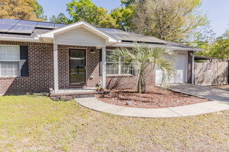 6422 Stanley Cir in Milton, FL - Building Photo - Building Photo