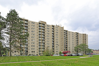 Metro Tower Apartments in Harrison Township, MI - Building Photo - Building Photo