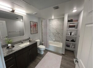 East Pointe Place in Ft. Myers, FL - Foto de edificio - Building Photo