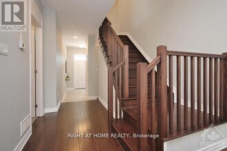 110 Lavatera St in Ottawa, ON - Building Photo - Building Photo