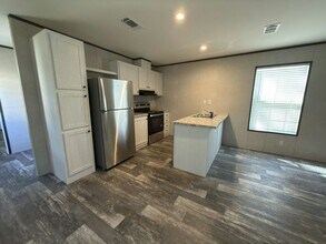 6407 SE 108th St in Belleview, FL - Building Photo - Building Photo