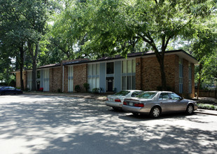 Mendenhall Gardens in Memphis, TN - Building Photo - Building Photo