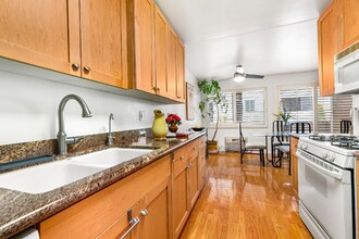 1926 Glendon Ave in Los Angeles, CA - Building Photo - Building Photo