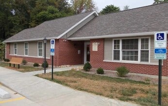 808 Treewood Dr in Hillsboro, OH - Building Photo - Building Photo