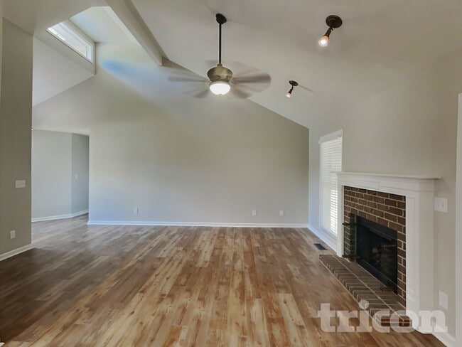 210 Rollingwood Ct in La Vergne, TN - Building Photo - Building Photo