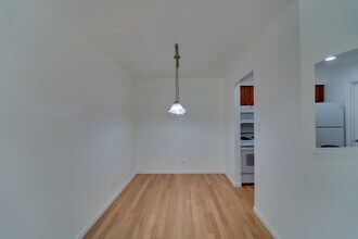 329 Grissom Ct in Hoffman Estates, IL - Building Photo - Building Photo