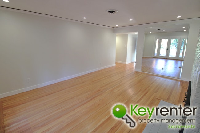 4741 Foster Way in Carmichael, CA - Building Photo - Building Photo