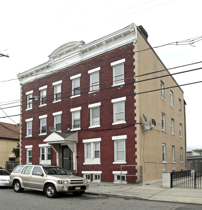 376 Prospect St in Perth Amboy, NJ - Foto de edificio - Building Photo