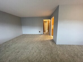 112-114 Sunny Ln in Sutherlin, OR - Building Photo - Building Photo